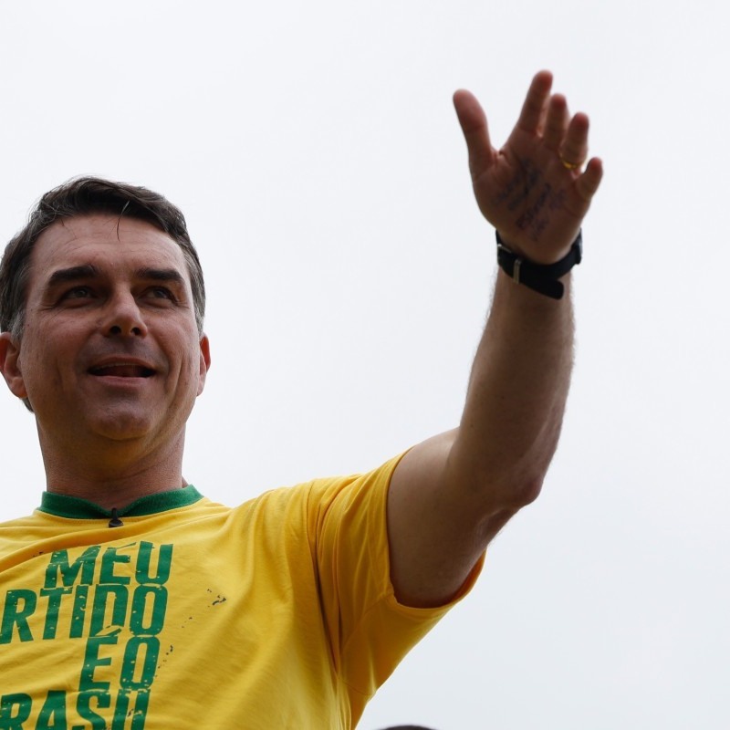 Fl&aacute;vio Bolsonaro domina as urnas no Sul Fluminense e Costa Verde