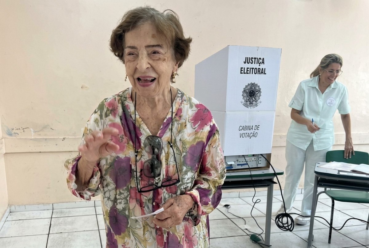 Aos 100 anos, Helena Gallo faz quest&atilde;o de votar