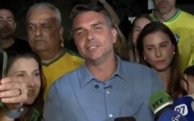 '&Eacute; o fim da era PT', diz Fl&aacute;vio Bolsonaro ap&oacute;s chegar no segundo turno com Lula
