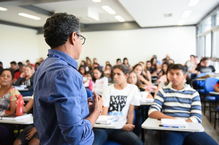 Educadores v&iacute;timas de persegui&ccedil;&atilde;o acolhidos