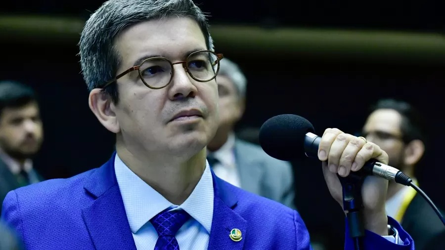 Randolfe perde reelei&ccedil;&atilde;o no Amap&aacute; e PL amplia for&ccedil;a para ter maior bancada do Senado
