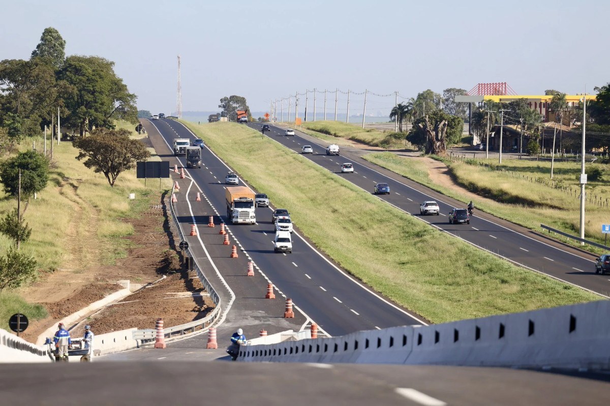 DER-SP prev&ecirc; 16,7 milh&otilde;es de ve&iacute;culos nas estradas no feriado de Aparecida
