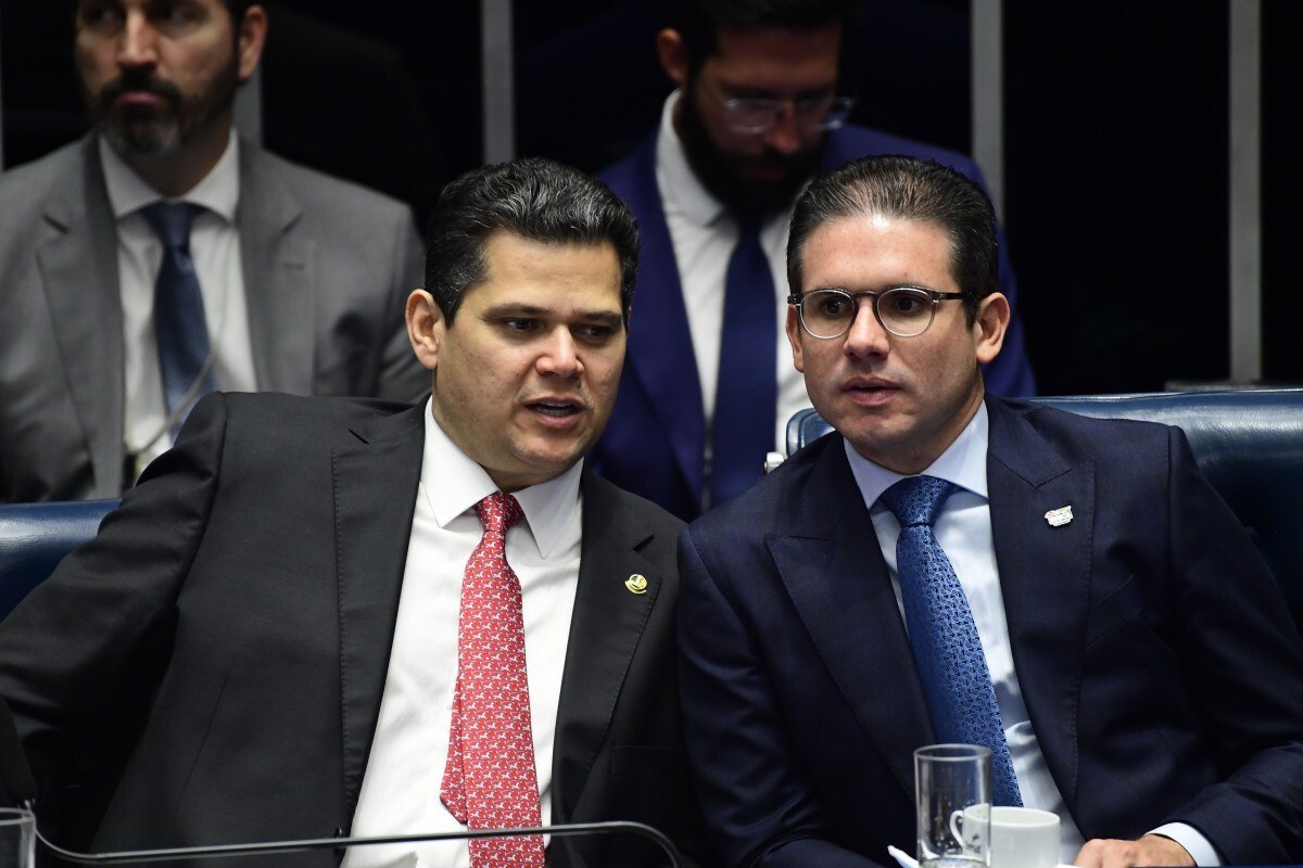 Avan&ccedil;o do PL amea&ccedil;a reelei&ccedil;&atilde;o de Motta e Alcolumbre em 2027