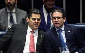 Avan&ccedil;o do PL amea&ccedil;a reelei&ccedil;&atilde;o de Motta e Alcolumbre em 2027