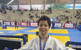 Judoca de Rio das Ostras leva
t&iacute;tulo em competi&ccedil;&atilde;o estudantil