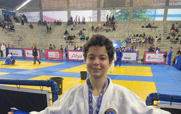 Judoca de Rio das Ostras leva
t&iacute;tulo em competi&ccedil;&atilde;o estudantil