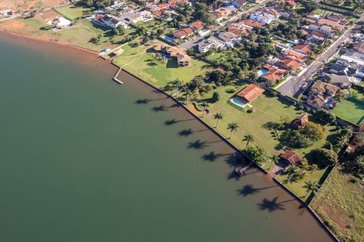 BRASILIANAS | Ap&oacute;s alerta do Minist&eacute;rio P&uacute;blico, &oacute;rg&atilde;os do DF iniciam medidas de ordenamento na orla do Lago Parano&aacute;