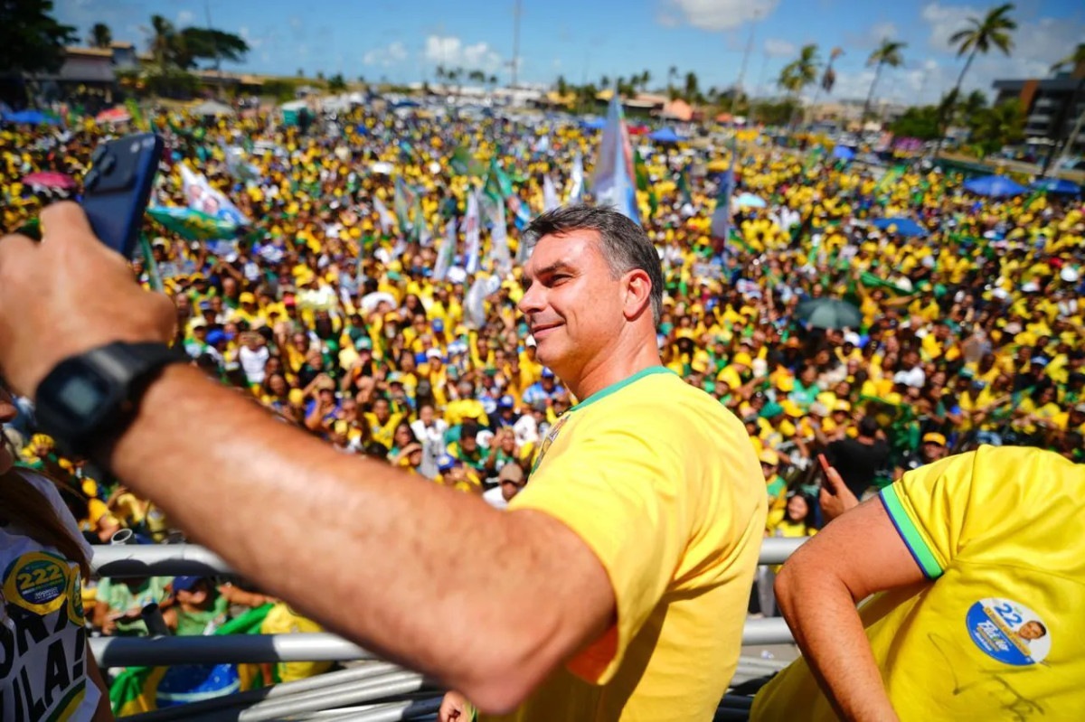 Saldo positivo para Fl&aacute;vio Bolsonaro no Nordeste