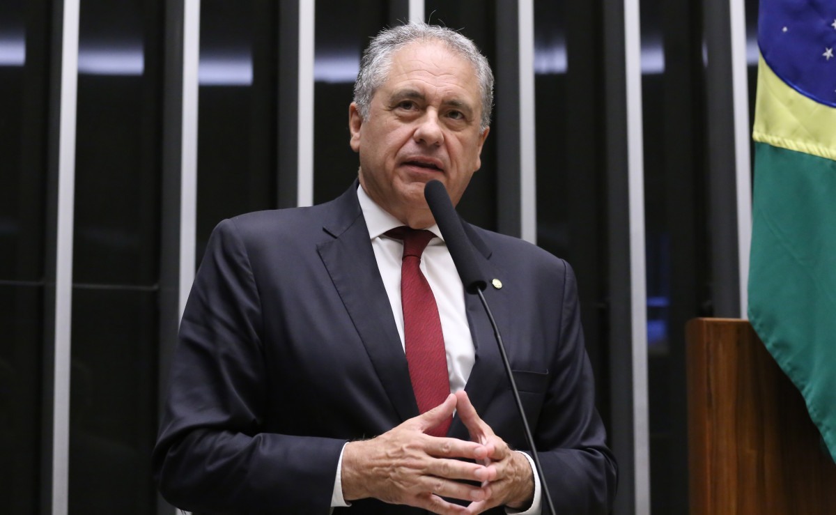 Carlos Zarattini, eleito deputado federal pela sexta vez, e Wagner Rom&atilde;o, ambos do PT, analisam o avan&ccedil;o da extrema-direita e caminhos para o 2&ordm; turno
