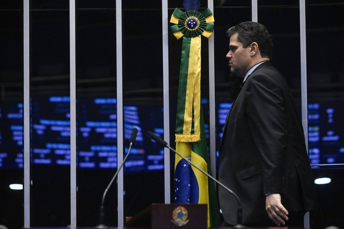 Calend&aacute;rio da 6x1 vira disputa no Senado