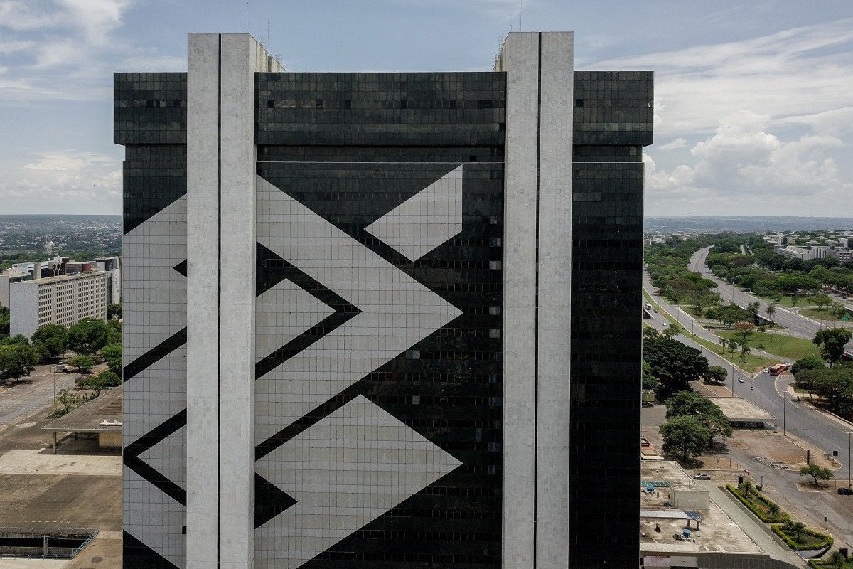 Brasil cresce, mas juros altos podem frear empresas