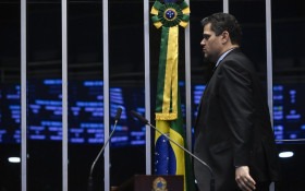 Calend&aacute;rio da 6x1 vira disputa no Senado