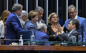 6x1: Governo quer derrubar hoje nos dois turnos