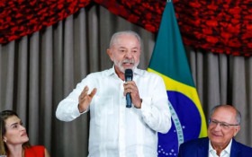 Lula critica "desorganiza&ccedil;&atilde;o" de campanha do PT no primeiro turno