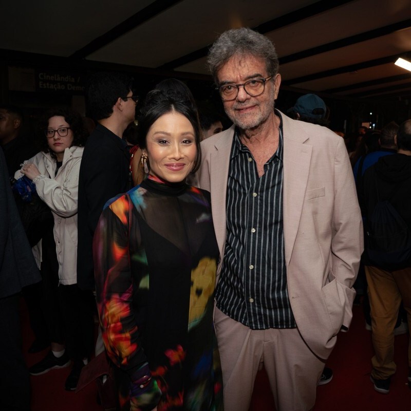 Atriz do filme e de ’Quem Ama Cuida’, Yohama Eshima levou o marido, Flávio Tambelli