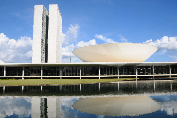 C&acirc;mara dos Deputados abre concurso com sal&aacute;rio de R$ 32 mil