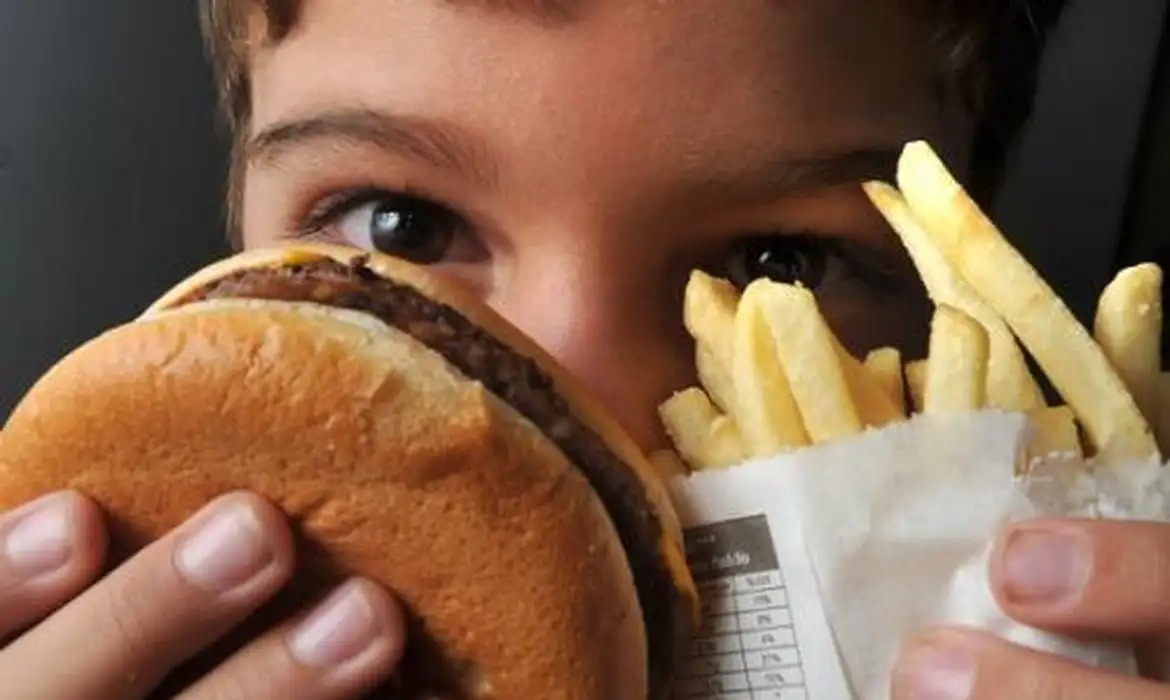 OMS lan&ccedil;a primeiro guia para enfrentar obesidade em crian&ccedil;as e adolescentes