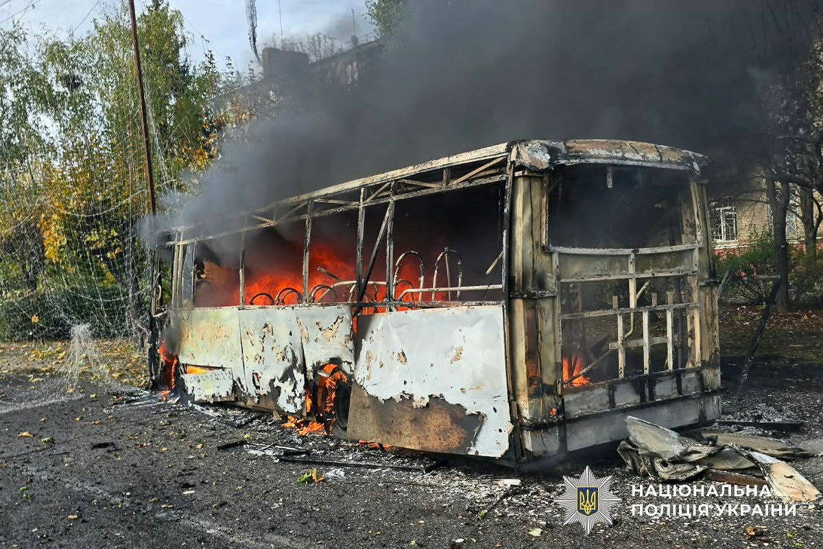 Ataque a&eacute;reo russo contra &ocirc;nibus mata 33 na Ucr&acirc;nia