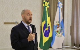 Couto alinha atua&ccedil;&atilde;o jur&iacute;dica do Estado