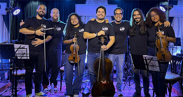 Uma orquestra com a pitada tropicalista