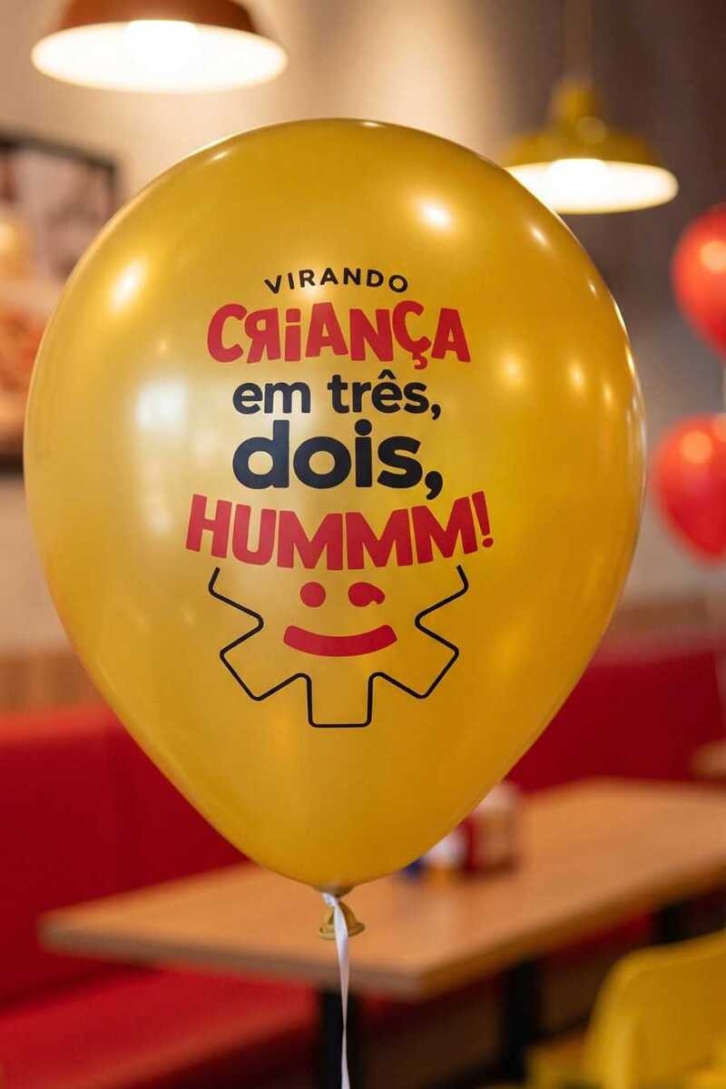Pizzaria convida fam&iacute;lia a virar crian&ccedil;a em outubro