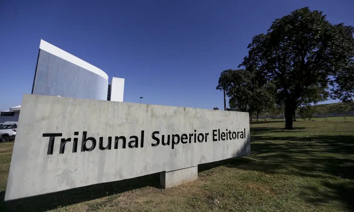 TSE manda suspender site ligado a Fl&aacute;vio