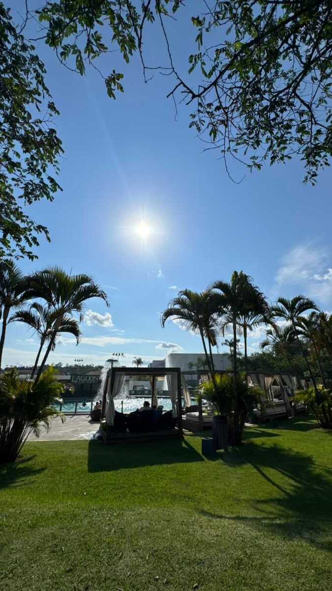 Lagoon Beach Club: piscinas, áreas de descanso e bangalôs