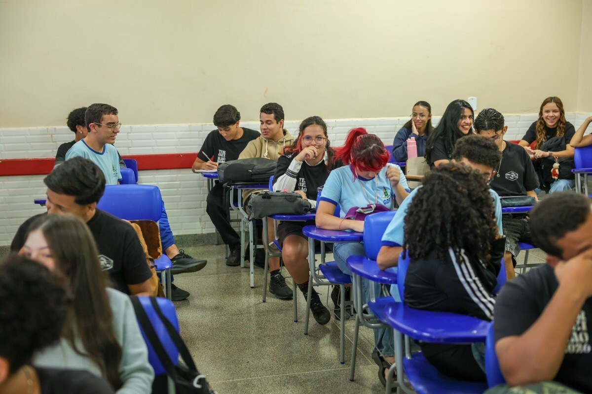 Come&ccedil;ou a escolha de livros did&aacute;ticos para educa&ccedil;&atilde;o infantil