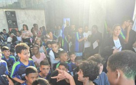 Jovem usa IA para transformar criatividade em oportunidade