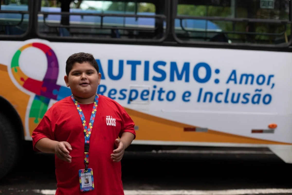 Passeio inclusivo leva crian&ccedil;as com defici&ecirc;ncia ao Zoo-VR