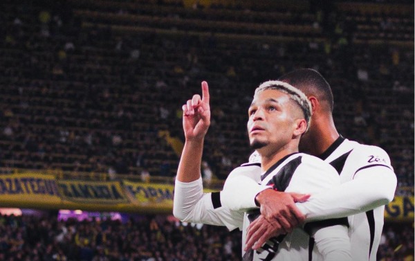 Vasco supera a arbitragem e vence o Boca Juniors na Bombonera