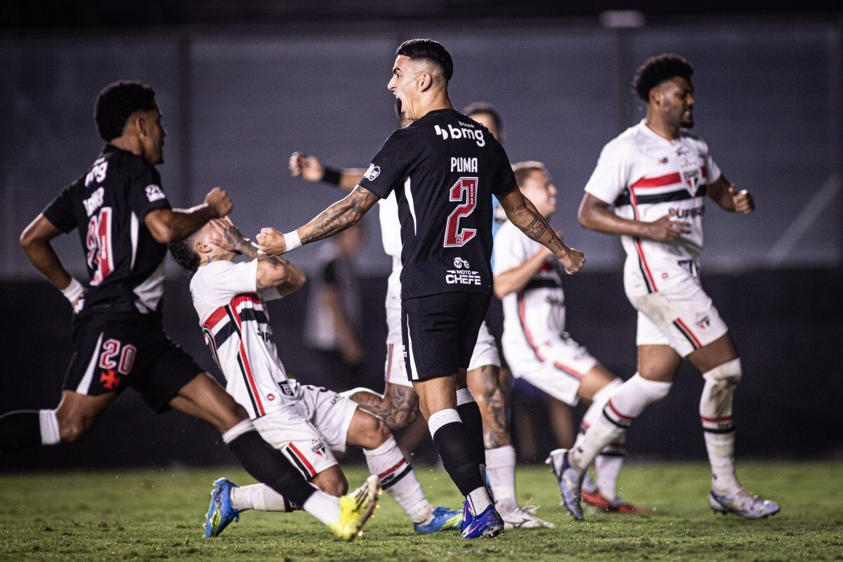 Vasco enfrenta o S&atilde;o Paulo com Dorival J&uacute;nior em risco