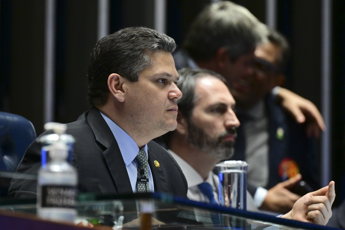 Impasse sobre maioridade penal adia PEC da Seguran&ccedil;a