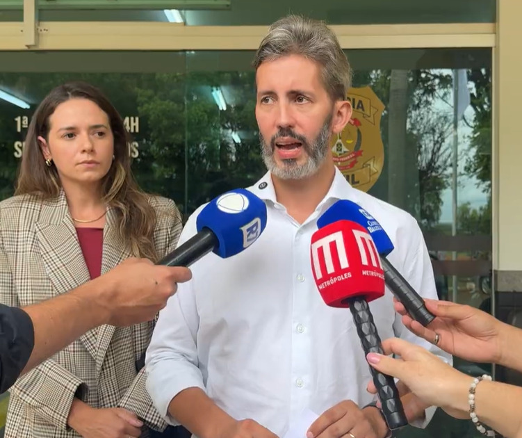 Grass faz boletim na PCDF ap&oacute;s ser v&iacute;tima de deepfake