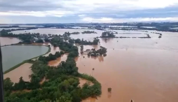 Rio Uruguai supera dez metros com alerta no RS
