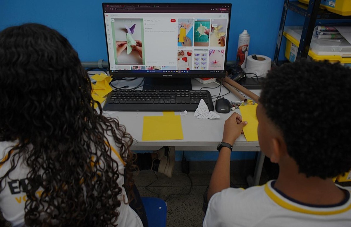 Intelig&ecirc;ncia artificial ganha espa&ccedil;o em projetos pedag&oacute;gicos e na gest&atilde;o escolar