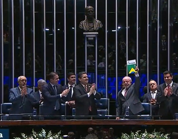 Congresso promulga fim da escala 6x1 com presen&ccedil;a de Lula e nova jornada come&ccedil;a em dezembro