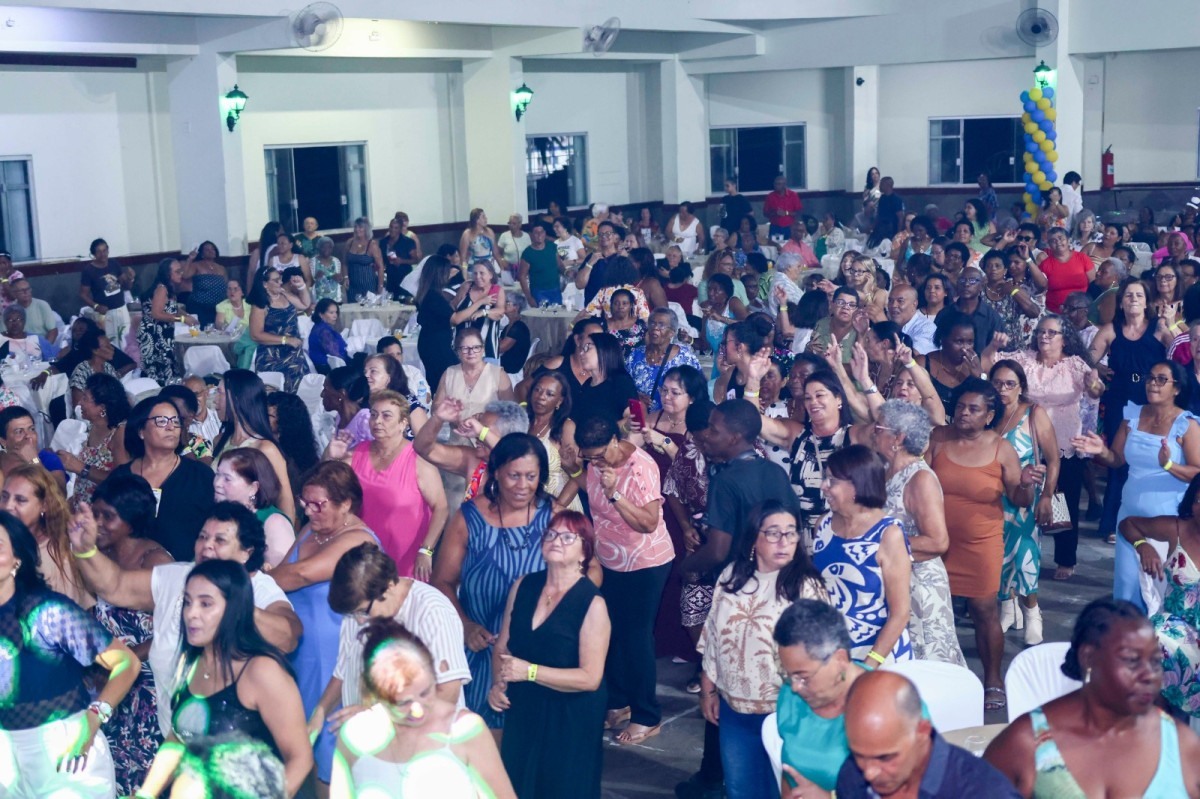 Programa da Melhor Idade promove baile para idosos