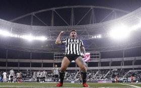 Tiquinho Soares quer continuar no Botafogo