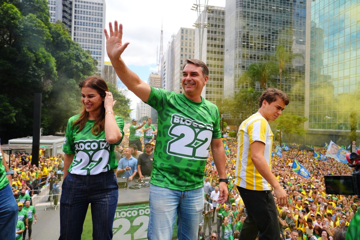 Fl&aacute;vio re&uacute;ne 71,9 mil pessoas na Paulista em ato na reta final da elei&ccedil;&atilde;o