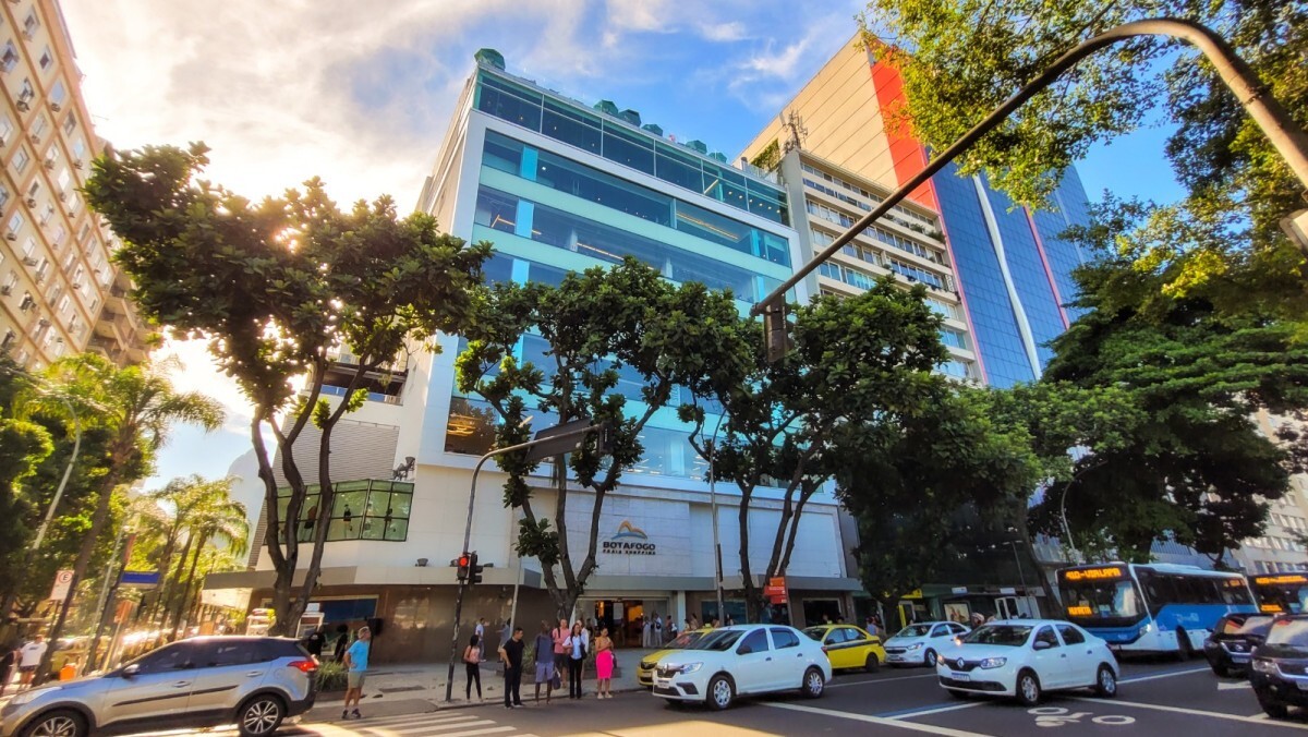 Botafogo Praia Shopping promove yoga e vinhos