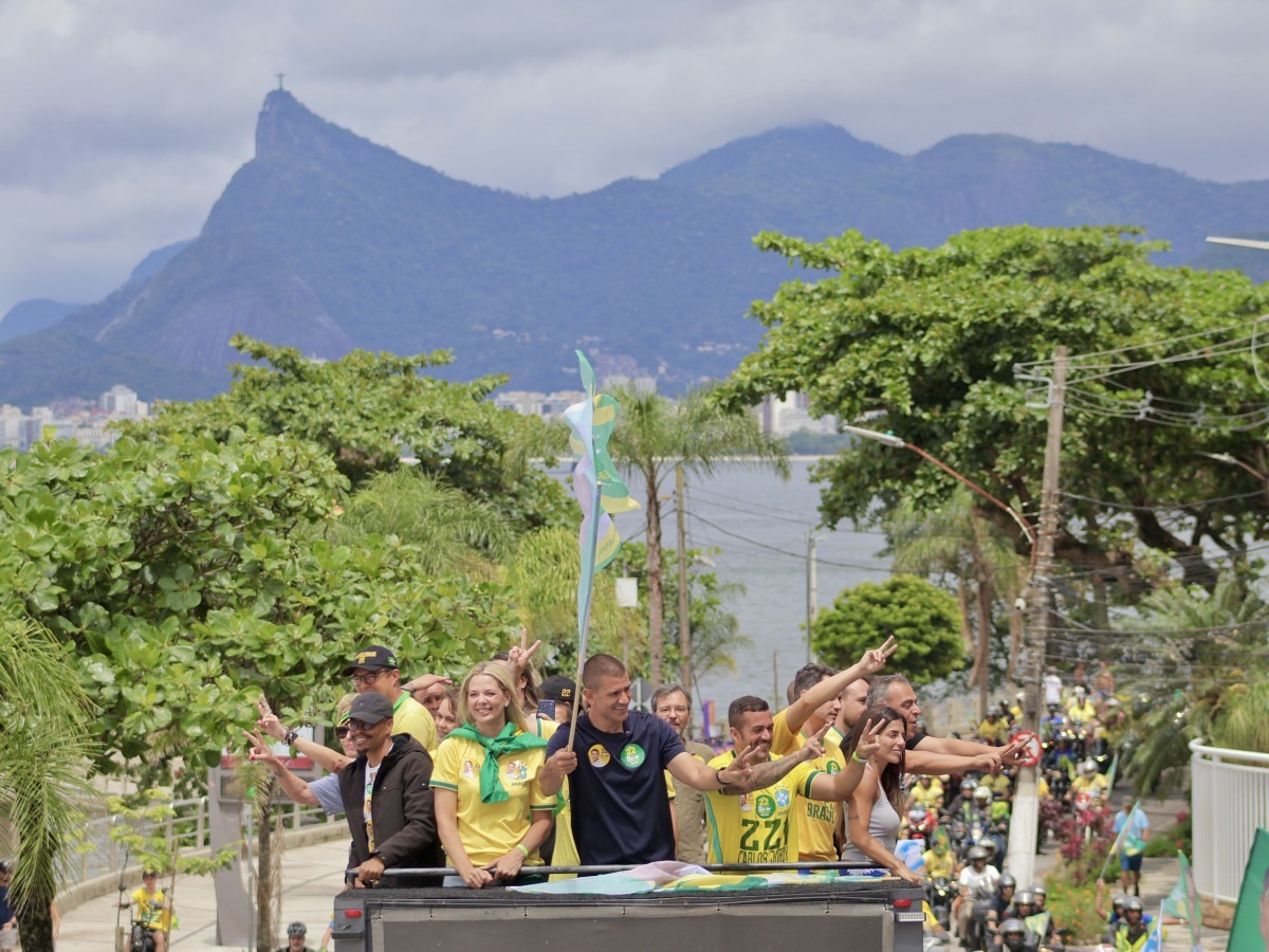 Douglas Ruas intensifica carreatas em prol de Fl&aacute;vio Bolsonaro