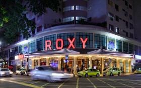 Roxy completa dois anos como refer&ecirc;ncia de entretenimento