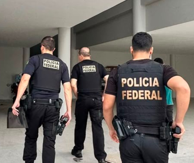 PF investiga esquema de diplomas falsos