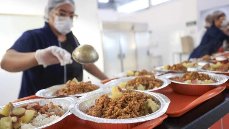 Bom Prato prev&ecirc; at&eacute; 600 refei&ccedil;&otilde;es di&aacute;rias em duas cidades da RMC