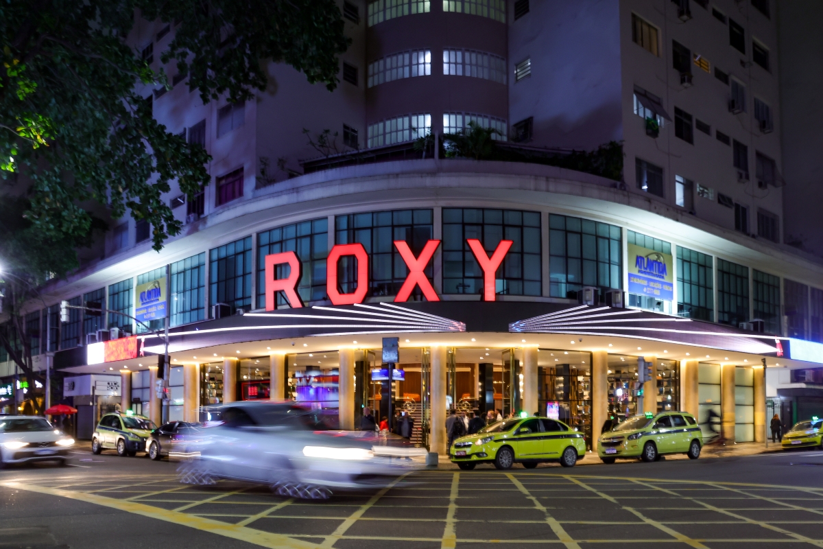 Roxy completa dois anos como refer&ecirc;ncia de entretenimento