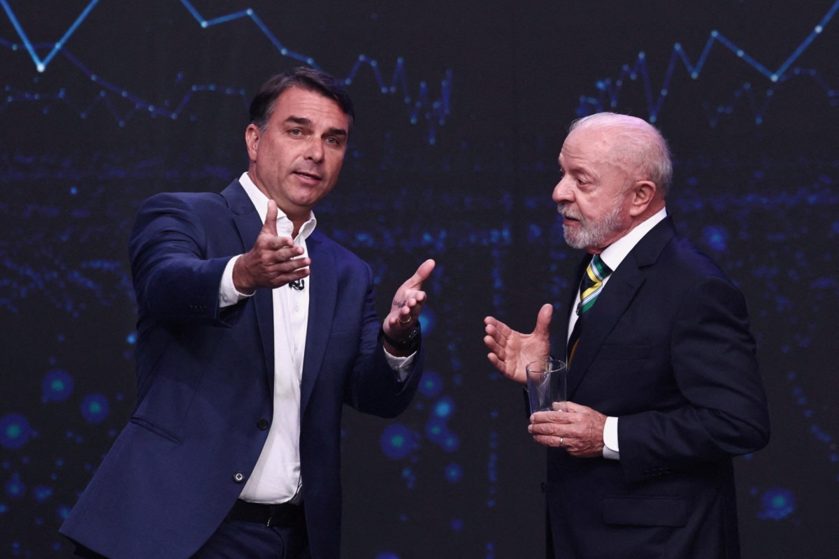 Debate entre Lula e Fl&aacute;vio Bolsonaro repercute na imprensa internacional: 'Embate ca&oacute;tico entre os dois candidatos'