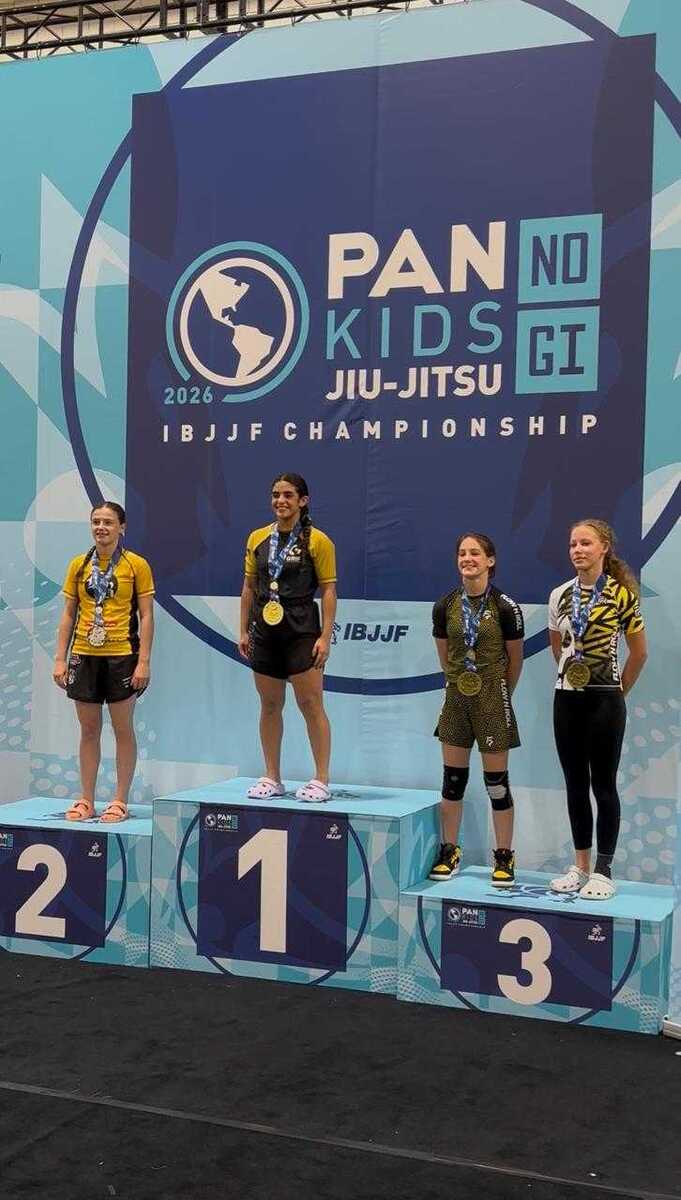 Angrense Lorena Bastos conquista tricampeonato internacional de jiu-j&iacute;tsu