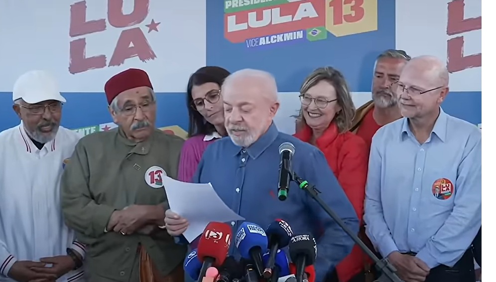 Lula afirma que entregar&aacute; ao TSE autoriza&ccedil;&atilde;o de quebra de seu sigilo