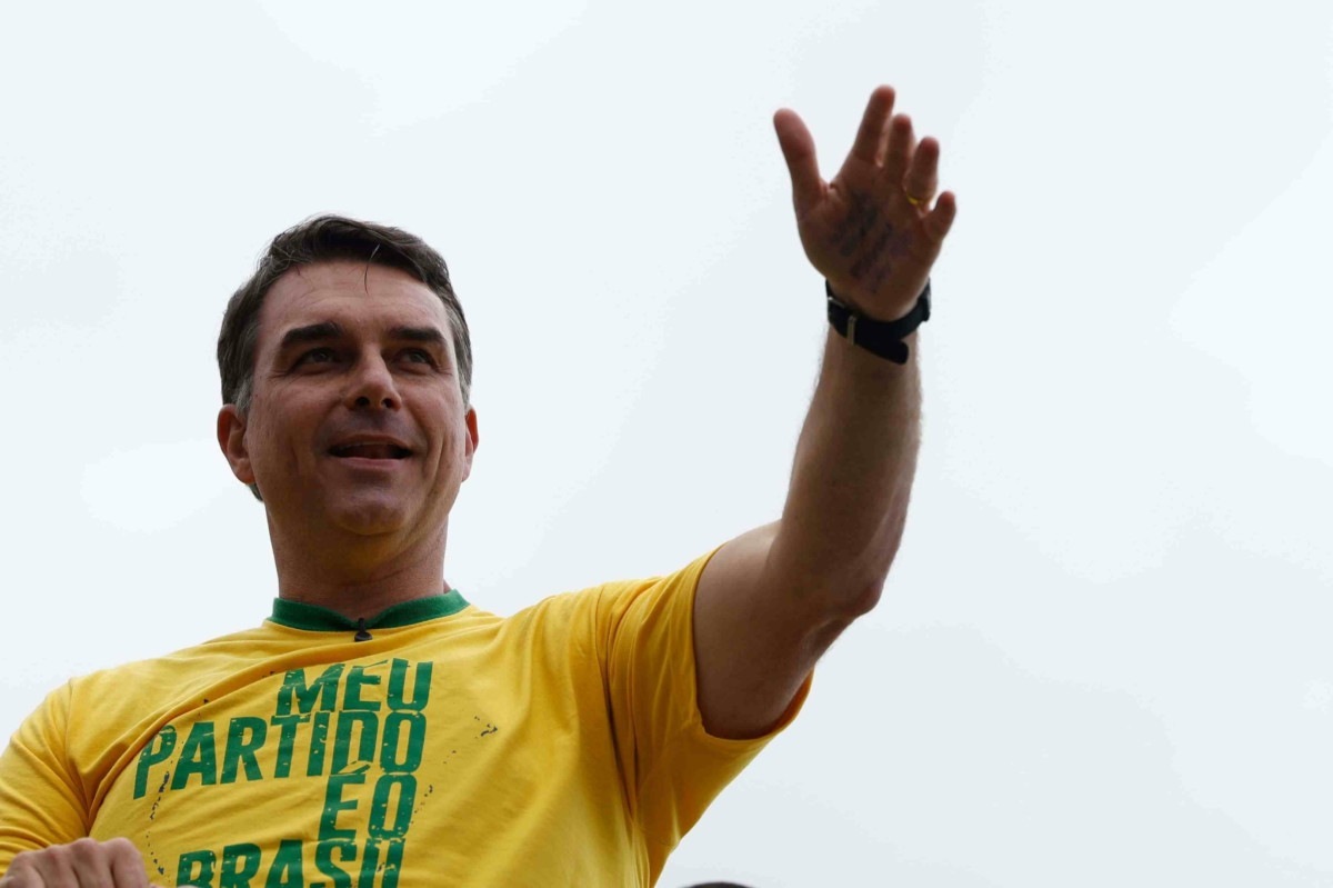 Fl&aacute;vio confirma presen&ccedil;a em debate da Globo e diz que Lula "joga sujo e mente demais"